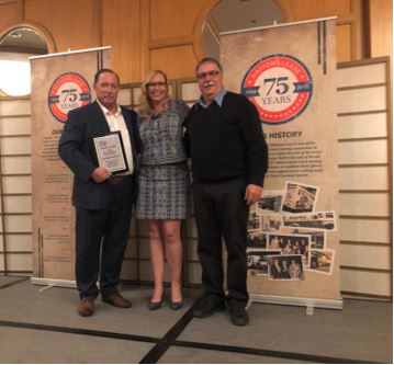 Left/right: Kevin Hoyt and Murray Dickinson, VEL NationaLease; (center) Jane Clark, NationaLease Vice President of Member Services.